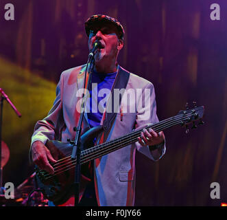 Oxfordshire, Vereinigtes Königreich. 15. August 2015.   Cropredy Oxfordshire UK. Fairports Cropredy Convention - Fairport Convention auf der Hauptbühne Date15/08/2015-Credit: Charlie Bryan/Alamy Live News Stockfoto