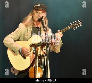 Oxfordshire, Vereinigtes Königreich. 15. August 2015.   Cropredy Oxfordshire UK. Fairports Cropredy Convention - Fairport Convention auf der Hauptbühne Date15/08/2015-Credit: Charlie Bryan/Alamy Live News Stockfoto