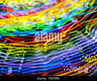 Handheld Langzeitbelichtung einer Spinnerei fairen Fahrt in der Nacht. Stockfoto