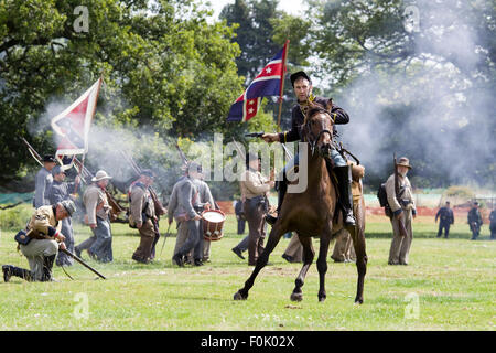 Unionssoldaten auf dem Schlachtfeld von American Civil War reenactment Stockfoto