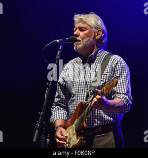 Oxfordshire, Vereinigtes Königreich. 15. August 2015.   Cropredy Oxfordshire UK. Fairports Cropredy Convention - Fairport Convention auf der Hauptbühne Date15/08/2015-Credit: Charlie Bryan/Alamy Live News Stockfoto