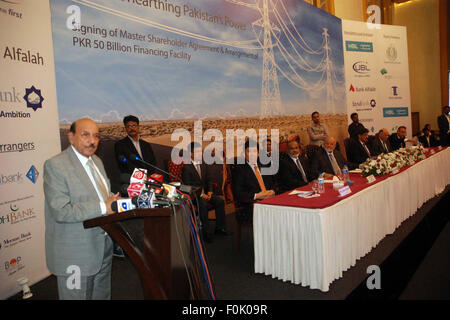 Karachi, Pakistan. 17. August 2015. Hauptminister Sindh Adressierung während Unterzeichnung Master Aktionär Vereinbarung Zeremonie, Sindh Engro Coal Mining Company, in Karatschi auf Montag, 17. August 2015 Credit: © Asianet-Pakistan/Alamy Live News Stockfoto