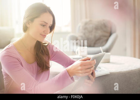 Frau mit digital-Tablette