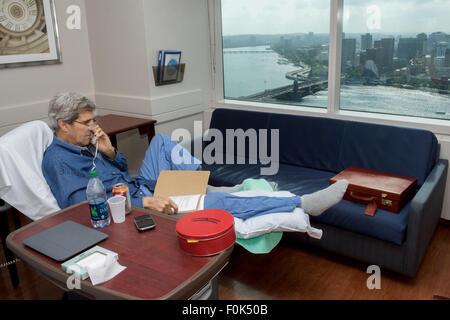 Secretary Kerry spricht mit Staatssicherheit Berater Reis inmitten Erholung am Massachusetts General Hospital in Boston Sekretär Kerry spricht mit Staatssicherheit Berater Reis inmitten Recovery Stockfoto