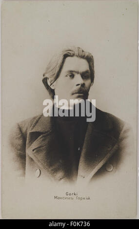 Porträt von Maxim Gorky, aufgenommen in einem Fotostudio mit seinem Namen unter dem Foto. Porträt von Maxim Gorky, aufgenommen in einem Fotostudio mit Stockfoto