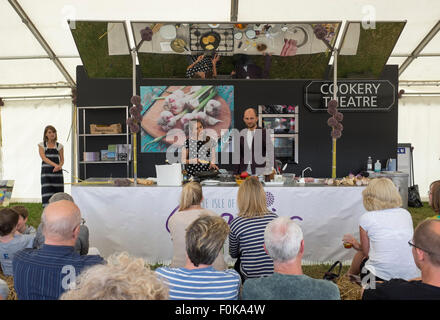 Koch Rachel Khoo zeigt im Teatro Kochkunst an der Isle Of Wight England UK Stockfoto