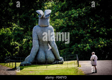 Skulptur von Sophie Ryder bei Yorkshire Sculpture Park. Stockfoto