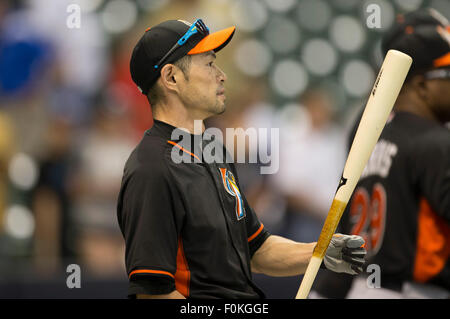 Milwaukee, Wisconsin, USA. 17. August 2015. Miami Marlins linker Feldspieler Ichiro Suzuki #51 vor der Major League Baseball Spiel zwischen den Milwaukee Brewers und die Miami Marlins im Miller Park in Milwaukee, Wisconsin. John Fisher/CSM/Alamy Live-Nachrichten Stockfoto