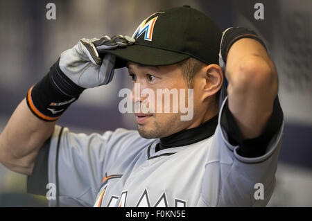 Milwaukee, Wisconsin, USA. 17. August 2015. Miami Marlins linker Feldspieler Ichiro Suzuki #51 während der Major League Baseball Spiel zwischen den Milwaukee Brewers und die Miami Marlins im Miller Park in Milwaukee, Wisconsin. John Fisher/CSM/Alamy Live-Nachrichten Stockfoto