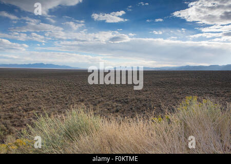 Ladscape auf der Nevada Highway 50. Route 50 oder die einsamste Straße in Amerika, Nevada Stockfoto