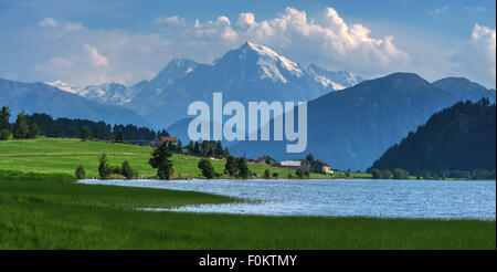 Schöne Aussicht auf den See Muta (Haidersee) und Ortler Gipfel, befindet sich nahe dem Dorf St. Valentin, Alpen, Italien, Europa. Stockfoto