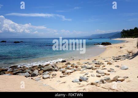 Stein-Strand mit klare türkisfarbenes Wasser in der Nähe von Puerto Vallarta, Mexiko. Stockfoto