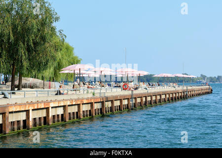 Toronto, Kanada. 17. August 2015. Menschen-Sonnenbaden am Sugar Beach in Toronto auf eines der heißesten Tag des Sommers. Bildnachweis: EXImages/Alamy Live-Nachrichten Stockfoto