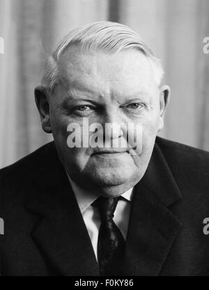 Erhard, Ludwig, 4.2.1897 5.5.1977, deutscher Politiker (CDU