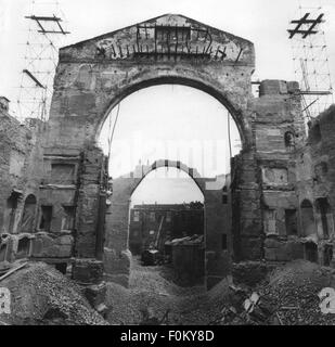 Nachkriegszeit, zerstörte Städte, München, Deutschland, Ruine des Nationaltheaters, 1940er Jahre, zusätzliche-Rechte-Clearences-nicht vorhanden Stockfoto