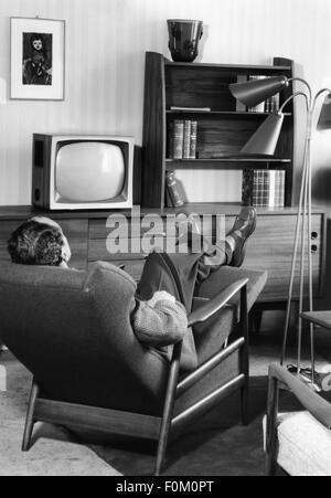 Sendung, Fernsehen, Fernsehgerät Zauberspiegel 143 von Grundig, 50er Jahre, Zusatzrechte-Clearences-nicht vorhanden Stockfoto