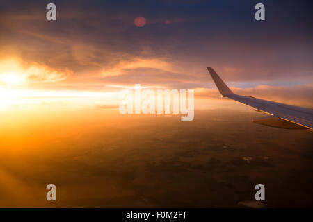 Flugzeug bei Sonnenaufgang Stockfoto