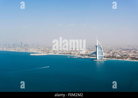 Küste mit Burj Al Arab, Dubai, Vereinigte Arabische Emirate Stockfoto