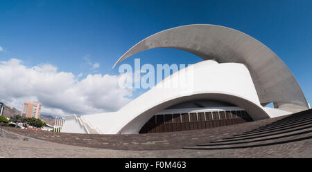 Auditorio de Tenerife, 26. Dezember 2011. Entworfen vom Architekten Santiago Calatrava Valls, architektonisches Symbol, modernes Gebäude Stockfoto