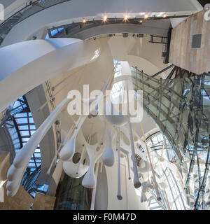 Das Innere des Guggenheim Museums in Bilbao, Spanien, am 6. März 2014. Das Guggenheim Museum ist ein Museum. Stockfoto