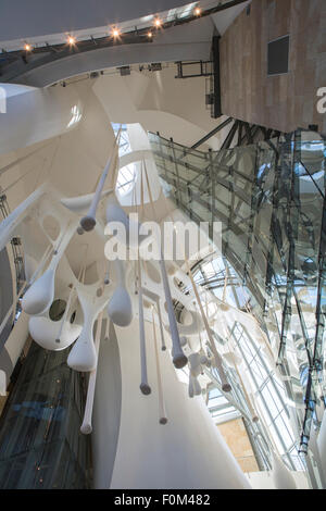 Das Innere des Guggenheim Museums in Bilbao, Spanien, am 6. März 2014. Das Guggenheim Museum ist ein Museum, moderne und zeitgenössische Kunst Stockfoto
