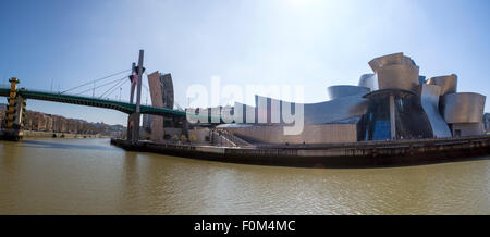 Das Guggenheim Museum in Bilbao, Spanien, am 7. März 2014. Das Guggenheim Museum ist ein Museum für moderne und zeitgenössische Kunst Stockfoto