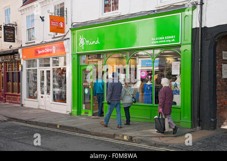 Speichern Sie die Kinder und Geist Charity-Shop Geschäfte Geschäfte Goodramgate York North Yorkshire England Großbritannien GB Groß Großbritannien Stockfoto