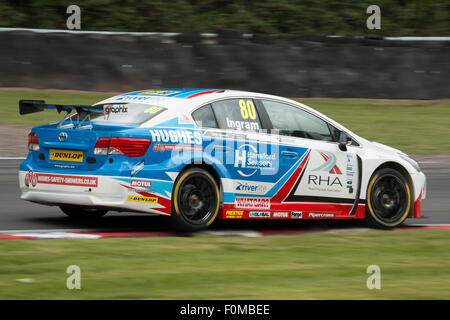 Tom Ingram bei Druiden in Team Speedworks Motorsport Toyota Avensis Oulton Park BTCC Stockfoto