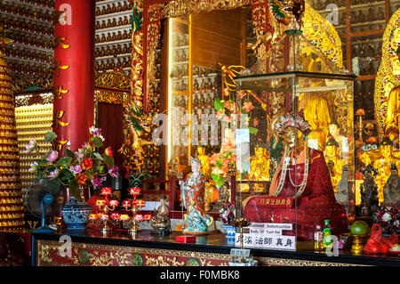 Einbalsamierte Körper von Reverend yuet Kai in der Haupthalle auf der Hongkong zehn tausend Buddhas Kloster Stockfoto