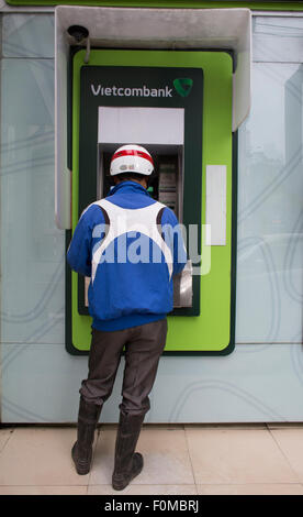 ATM bei Vietcombank in Hanoi Stockfoto