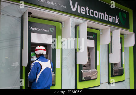 ATM bei Vietcombank in Hanoi Stockfoto