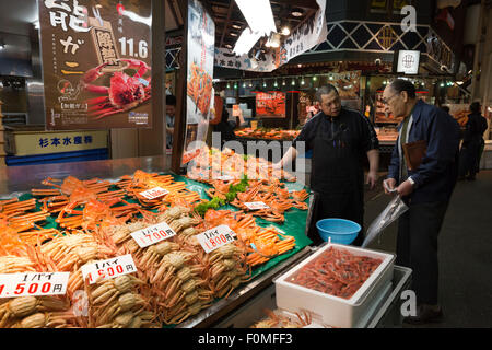 Kanou-Gani (männliche Seespinne), Omicho Markt, Kanazawa, Präfektur Ishikawa, zentralen Honshu, Japan, Asien Stockfoto