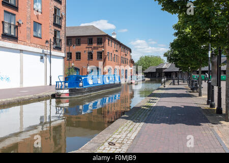 Coventry-Canal in Coventry Kanal-Becken nahe dem Zentrum von Coventry Stockfoto
