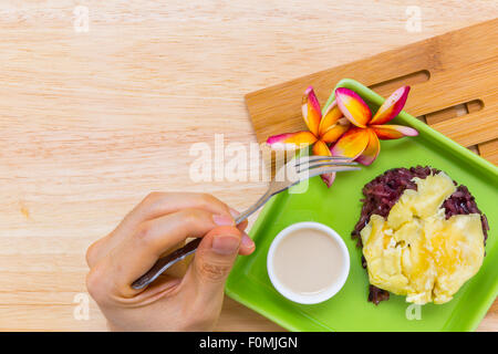 Durian mit Klebreis ist berühmte traditionelle Thai Dessert-Karte. Stockfoto