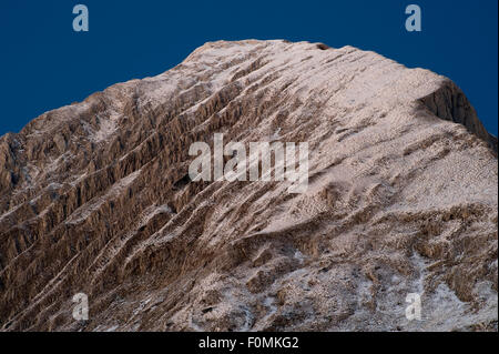 Prutas Peak in der Dämmerung, zeigt geologischen Falten, Durmitor NP, Montenegro, Oktober 2008 Stockfoto