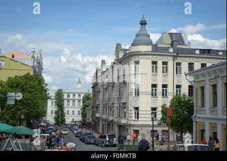 UKRAINE, Kiew - 16. Mai 2015: Andreewskij Theatergebäude (berühmten touristischen Straße), Kiew, Ukraine Stockfoto