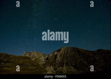 Prutas Peak, zeigen geologische Falten, bei Nacht, Durmitor NP, Montenegro, Oktober 2008 Stockfoto