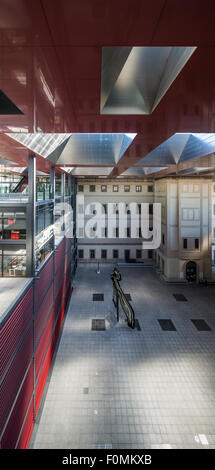 Hof, Jean Nouvel Erweiterung, Museo Nacional Centro de Arte Reina Sofía, Madrid, Spanien Stockfoto