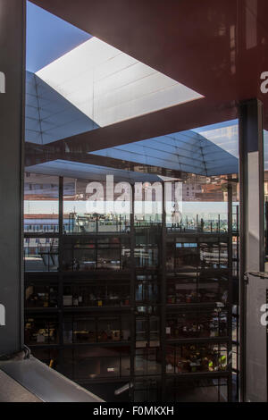 Hof, Jean Nouvel Erweiterung, Museo Nacional Centro de Arte Reina Sofía, Madrid, Spanien Stockfoto