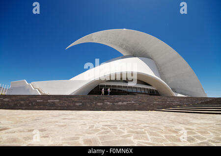 Teneriffa, Spanien - Juni 9: Auditorio de Tenerife - futuristisch und inspiriert in organischen Formen bauen. Stockfoto