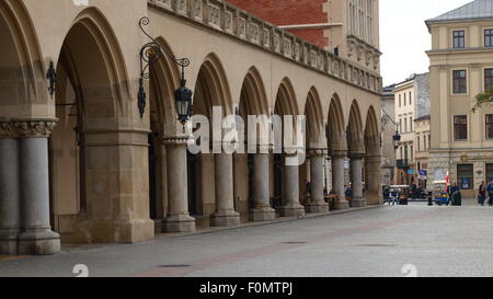 Krakau, Marktplatz, antike Tuch Hall Sukiennice. Die äußeren Kolonnade. Stockfoto