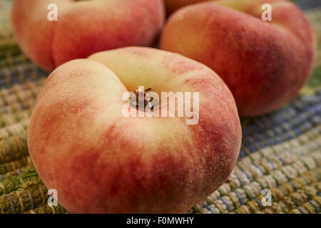 Frische, Reife Donut Pfirsiche von Lancaster County, Pennsylvania, USA Stockfoto