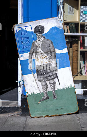 Schrullige Zeichen außerhalb der Altstadt Buchhandlung in der Victoria Street, Edinburgh, Schottland, Großbritannien. Der Shop ist jetzt geschlossen (Januar 2018). Stockfoto