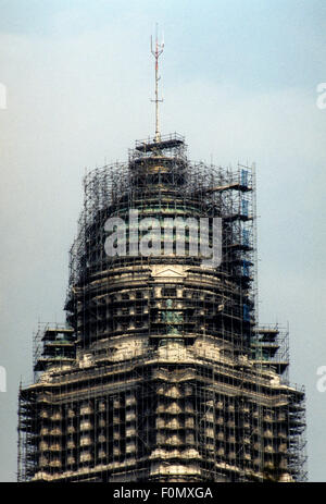 Palais de Justice, nationale Gericht in Brüssel unter Restaurierung mit Gerüst. Belgien 2006. Stockfoto