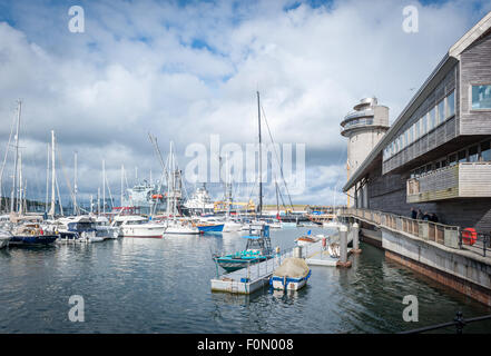 Hafen von Falmouth und National Maritime Museum. Stockfoto