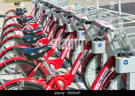 B-Cycle Bike-sharing-Programm Fahrräder angedockt an der Cumberland Park B-Station in Nashville, Tennessee. Stockfoto