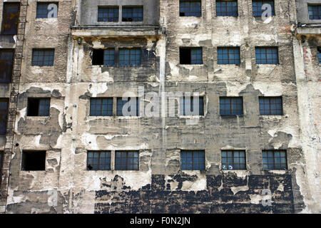 Detail der Fassade einer alten Fabrik in Dresde, Deutschland. Stockfoto