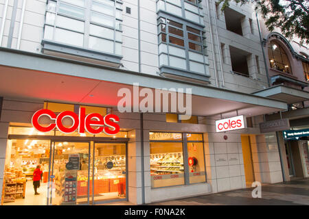 Coles Supermarkt in Manly, Strand Vorort von Sydney in den frühen Abend, new-South.Wales, Australien Stockfoto