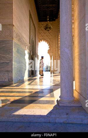 Königliche Garde im Dienst am Mausoleum von Mohammed V in Rabat, Marokko, Nordafrika Stockfoto