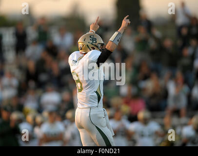 16. August 2015 Los Angeles, CA. (Foto) (hier abgebildet in 2012) USC Freshman Quarterback (8) Ricky Town, hat gebeten, um zu übertragen und gebeten, aus seiner Gelehrsamkeit, seine andere Fußball-Chancen zu entlassen werden, nach einem Tweet von Varsity Preps Direktor der Pfadfinderbewegung Demetric Warren, das weniger als drei Wochen vor dem Start der Saison 2015 kommt. Stadt ein Produkt der St. Bonaventure HS, in Ventura, CA. (Absolute komplette & Firma Bildnachweis: Jose Marin/MarinMedia.org/Cal Sport Media (Netzfernsehen Bitte kontaktieren Sie Ihren Vertriebsmitarbeiter für Fernse Stockfoto